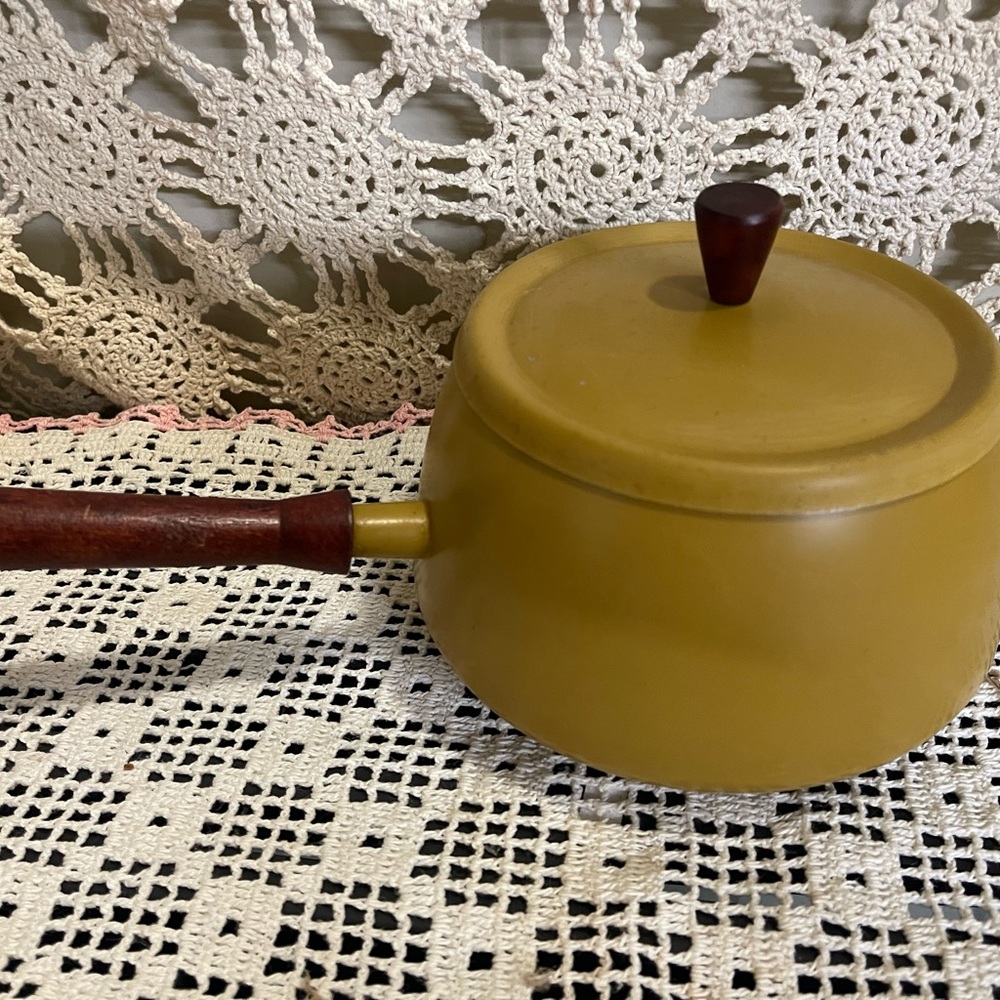 Vintage mustard  Yellow pot with Wood Handle - Home Kitchen